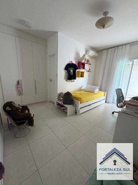 Casa de Condomínio à venda com 5 quartos, 307m² - Foto 17