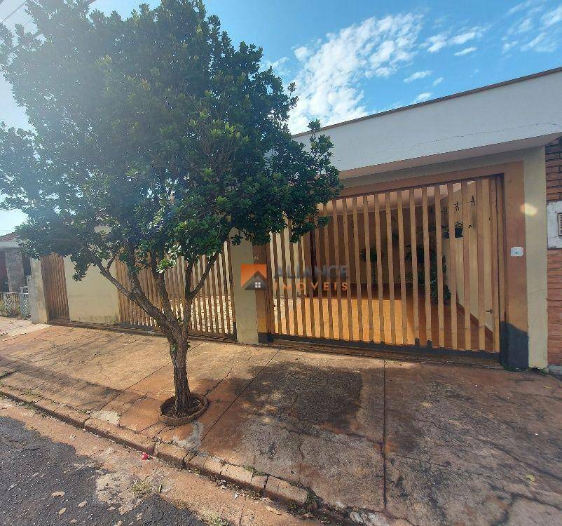 Casa à venda com 3 quartos, 226m² - Foto 3