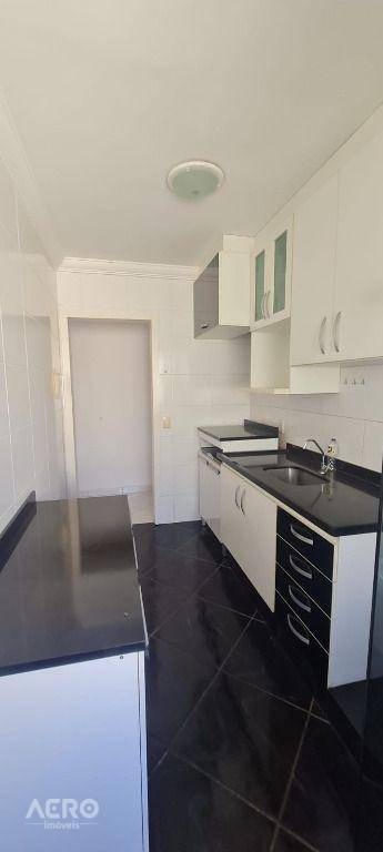 Apartamento à venda com 2 quartos, 56m² - Foto 3