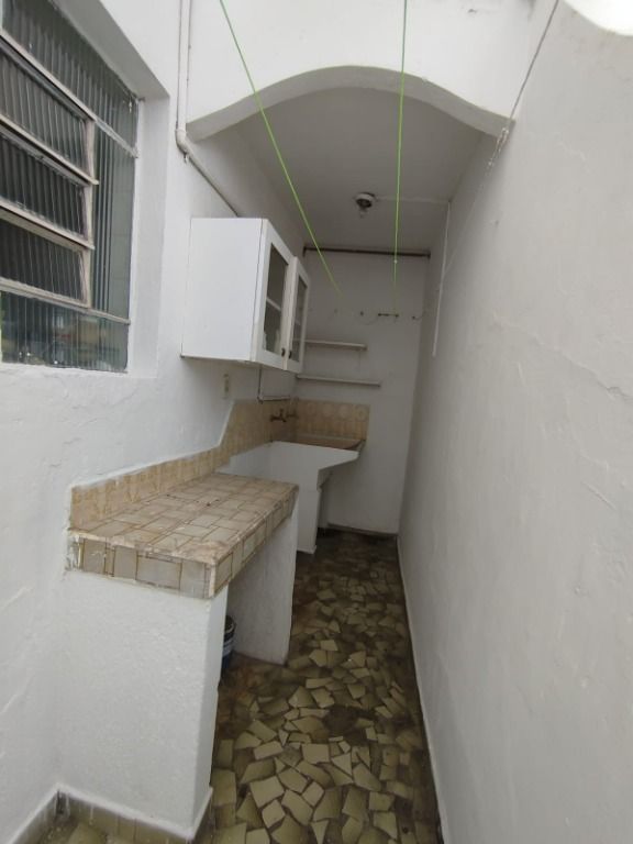 Casa para alugar com 2 quartos, 40m² - Foto 18