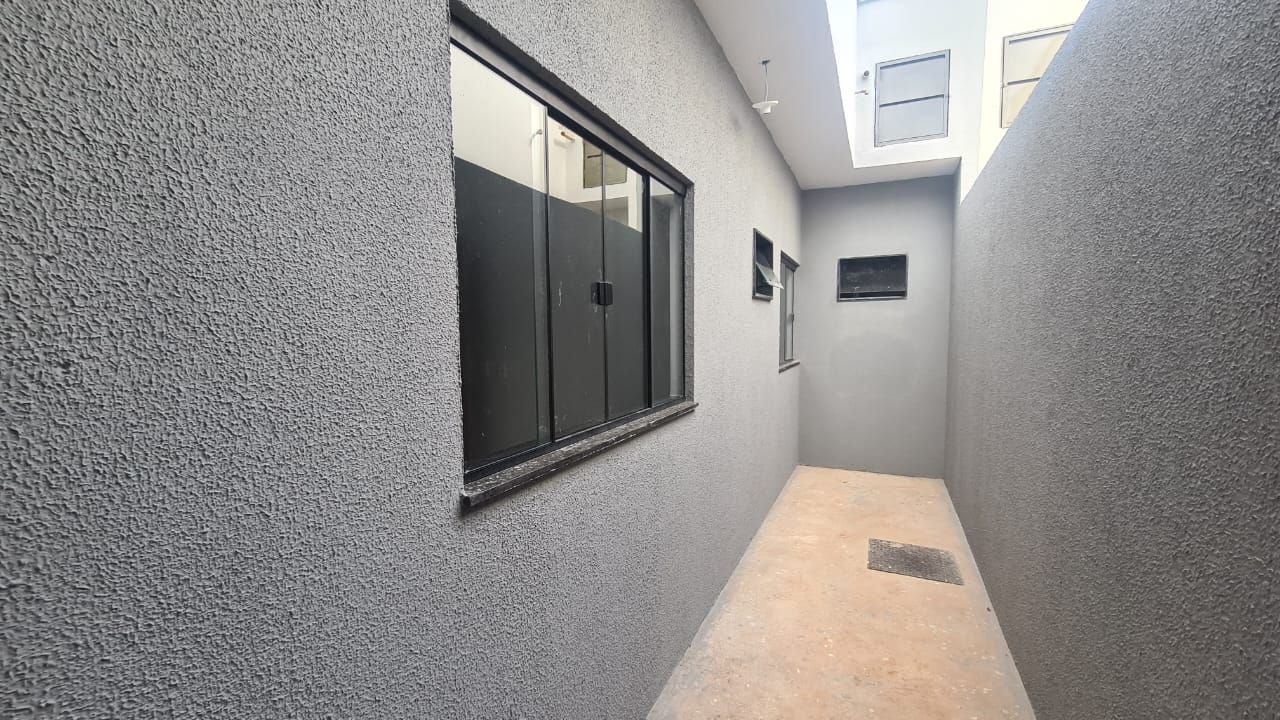 Casa à venda com 2 quartos, 70m² - Foto 4