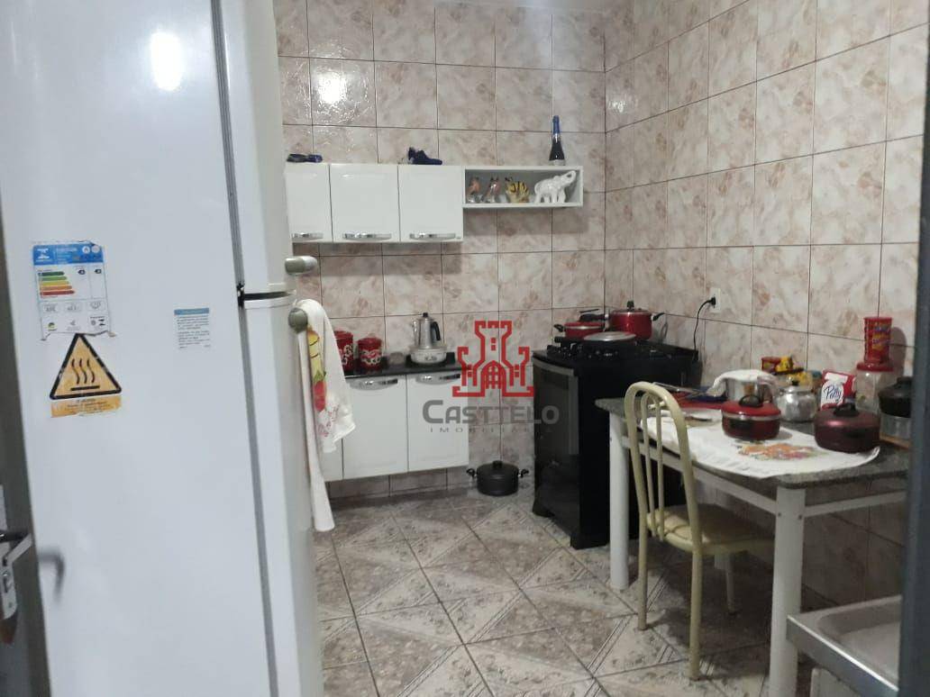 Casa à venda com 2 quartos, 150m² - Foto 2