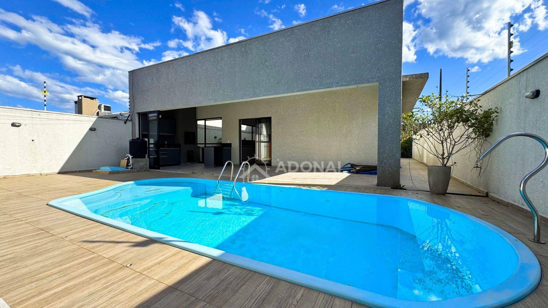 Casa à venda com 5 quartos, 203m² - Foto 1