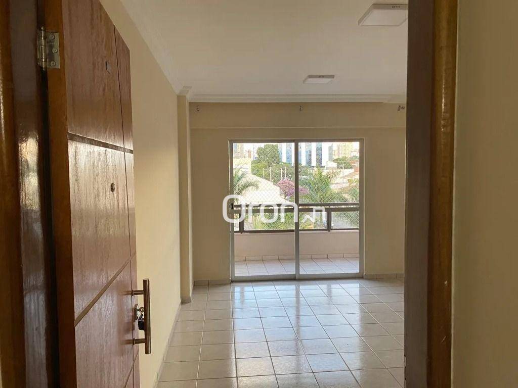 Apartamento à venda com 3 quartos, 80m² - Foto 2