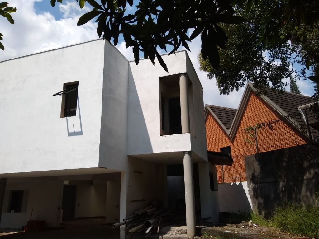 Sobrado à venda com 4 quartos, 550m² - Foto 1