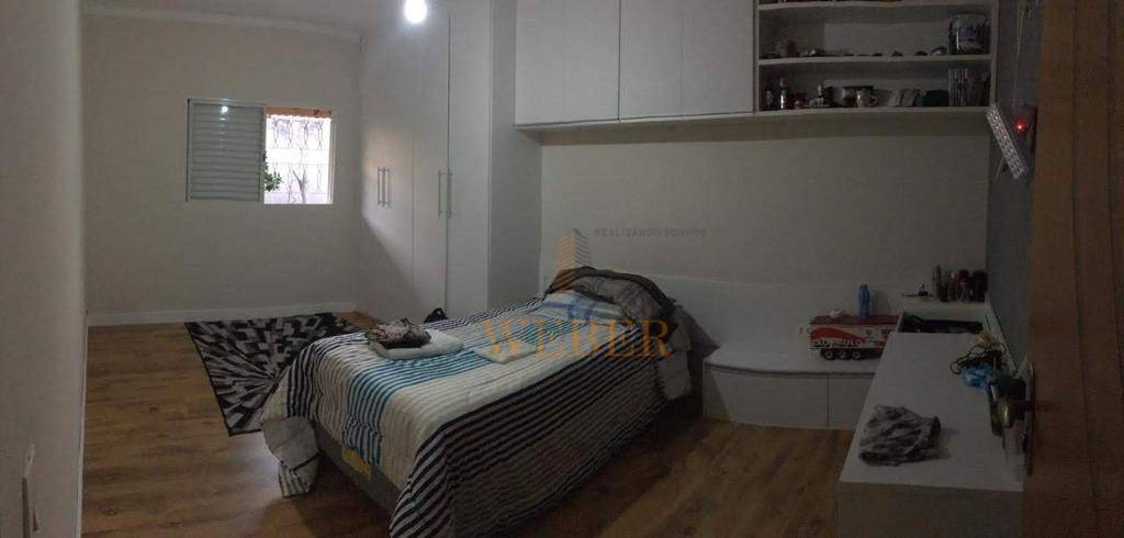 Casa de Condomínio à venda com 3 quartos, 240m² - Foto 2