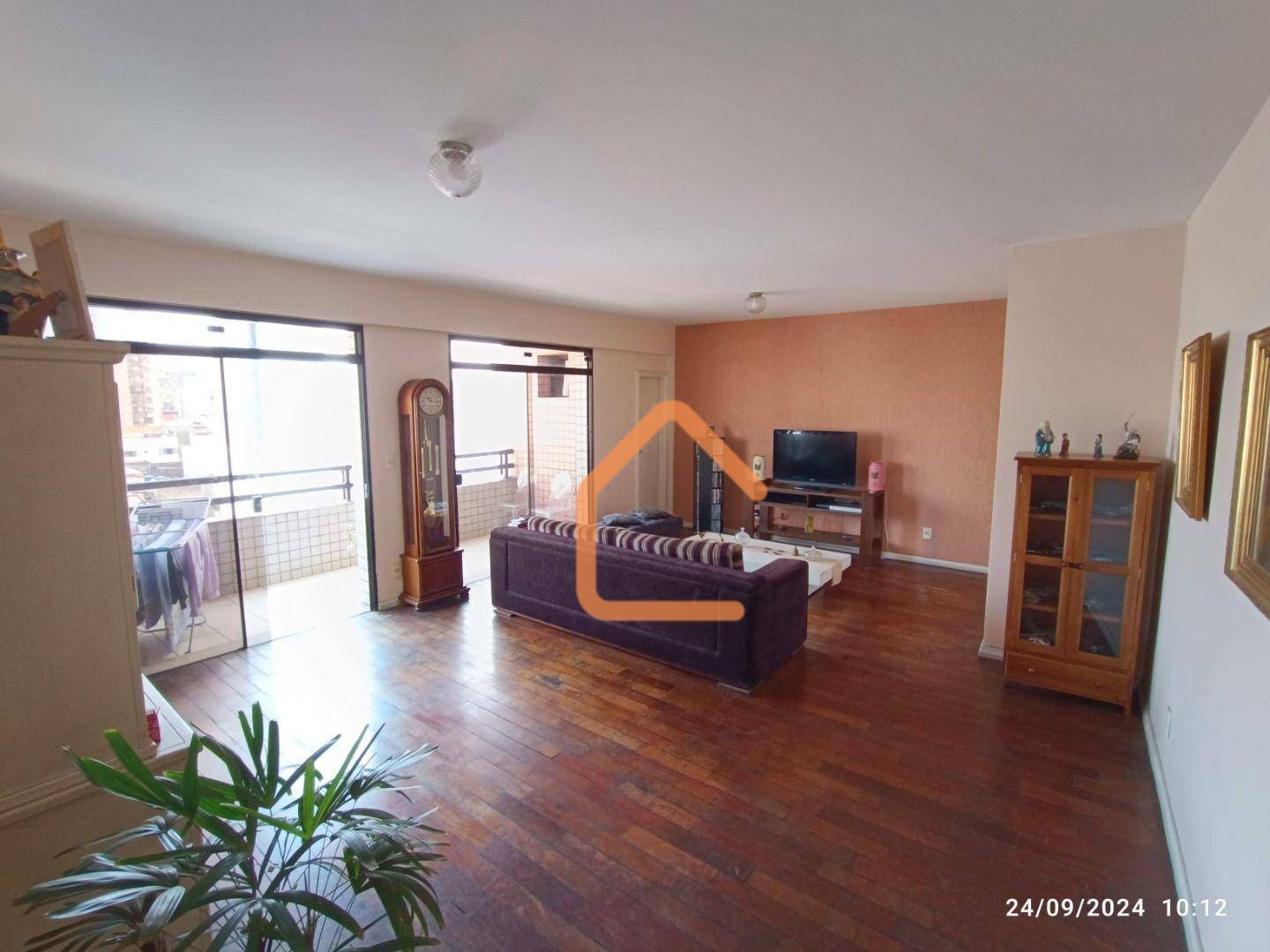 Apartamento à venda com 3 quartos, 125m² - Foto 2