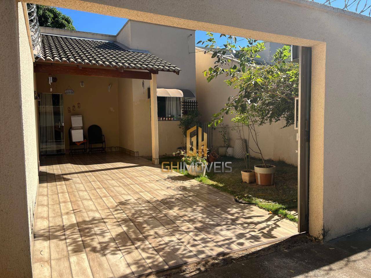 Casa à venda com 2 quartos, 180m² - Foto 1