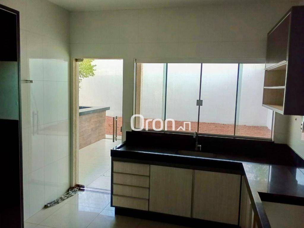 Casa à venda com 3 quartos, 200m² - Foto 7