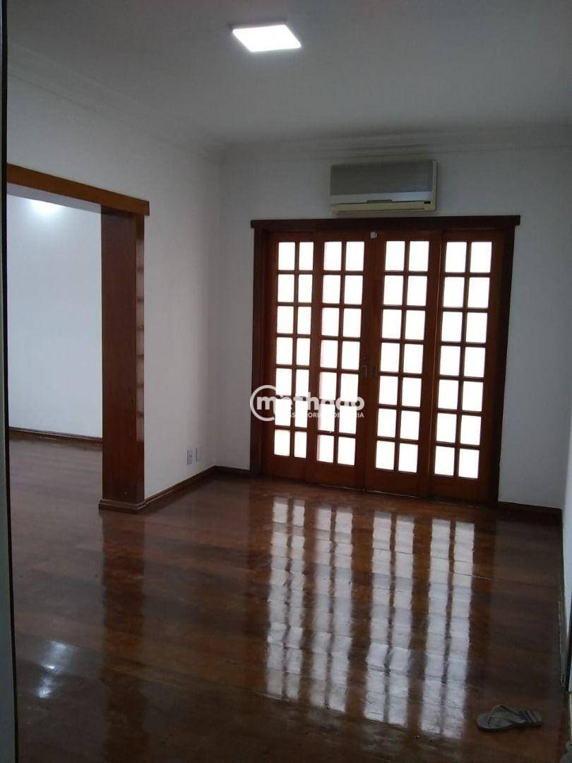 Casa à venda com 3 quartos, 220m² - Foto 1