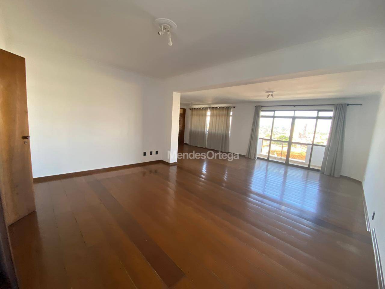 Apartamento para alugar com 3 quartos, 206m² - Foto 5