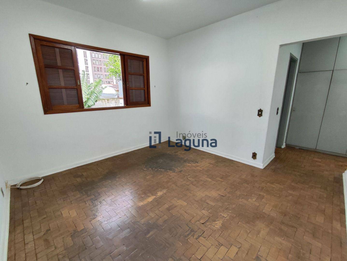 Casa para alugar com 3 quartos, 285m² - Foto 53