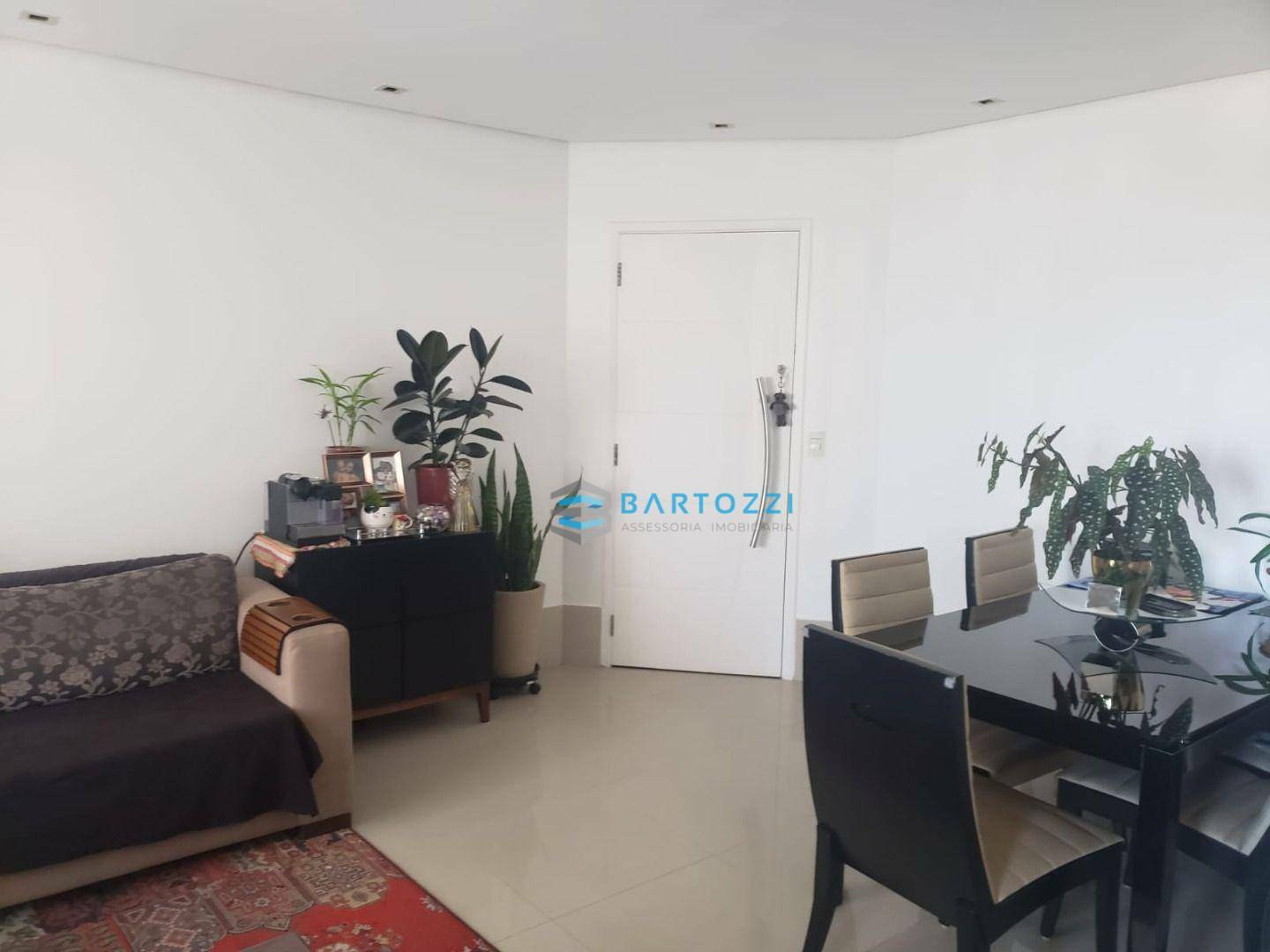 Apartamento à venda com 2 quartos, 73m² - Foto 2