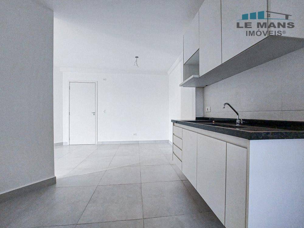 Apartamento à venda com 2 quartos, 62m² - Foto 4