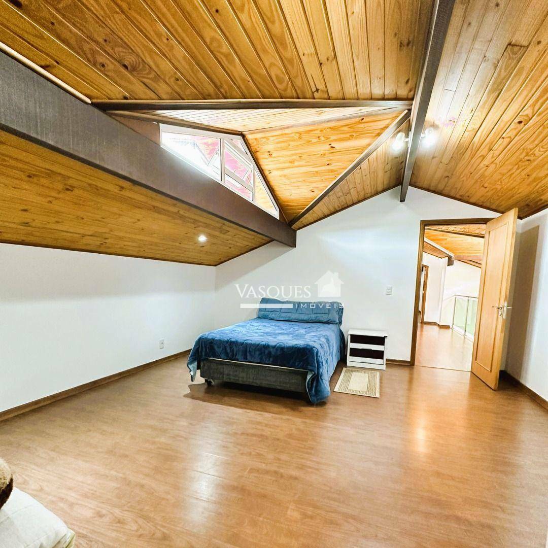 Casa de Condomínio para alugar com 6 quartos, 250m² - Foto 16