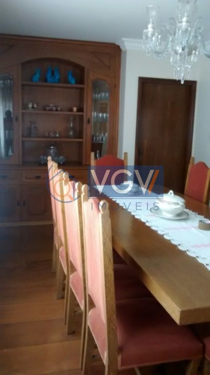 Casa à venda com 4 quartos, 300m² - Foto 2