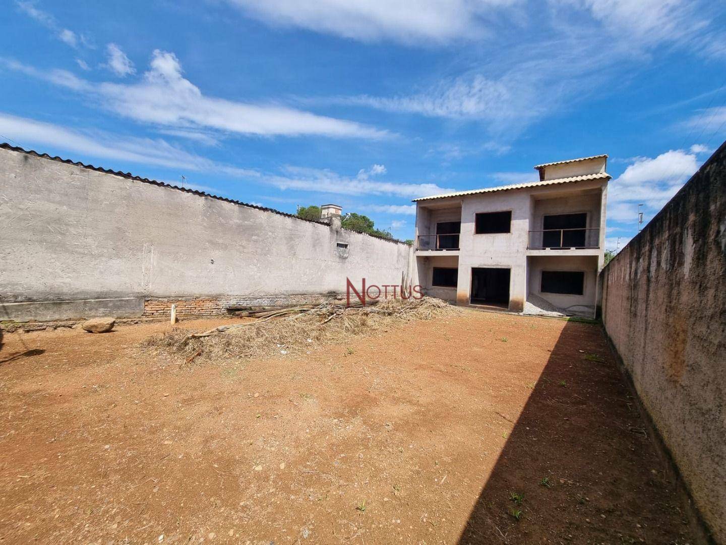 Casa à venda com 3 quartos, 255m² - Foto 2