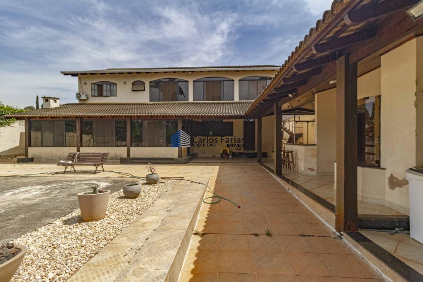 Casa à venda com 6 quartos, 450m² - Foto 1