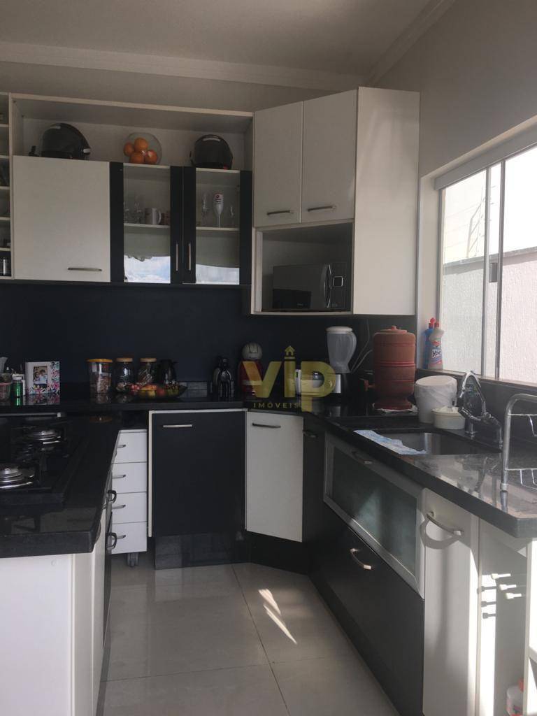 Casa à venda com 3 quartos, 200m² - Foto 5