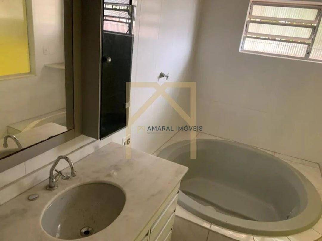 Casa à venda com 3 quartos, 210m² - Foto 4