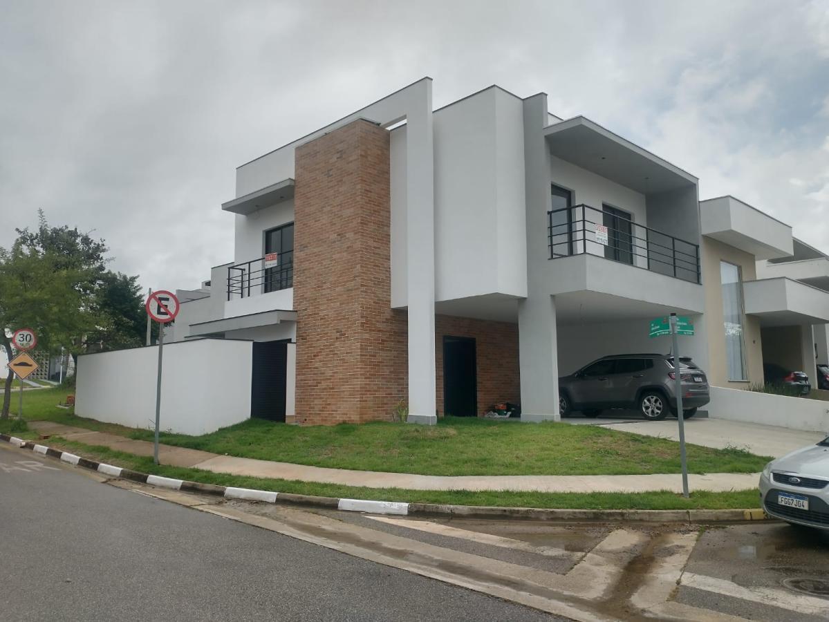 Casa de Condomínio à venda com 3 quartos, 194m² - Foto 1