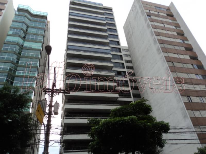 Apartamento para alugar com 4 quartos, 440m² - Foto 1