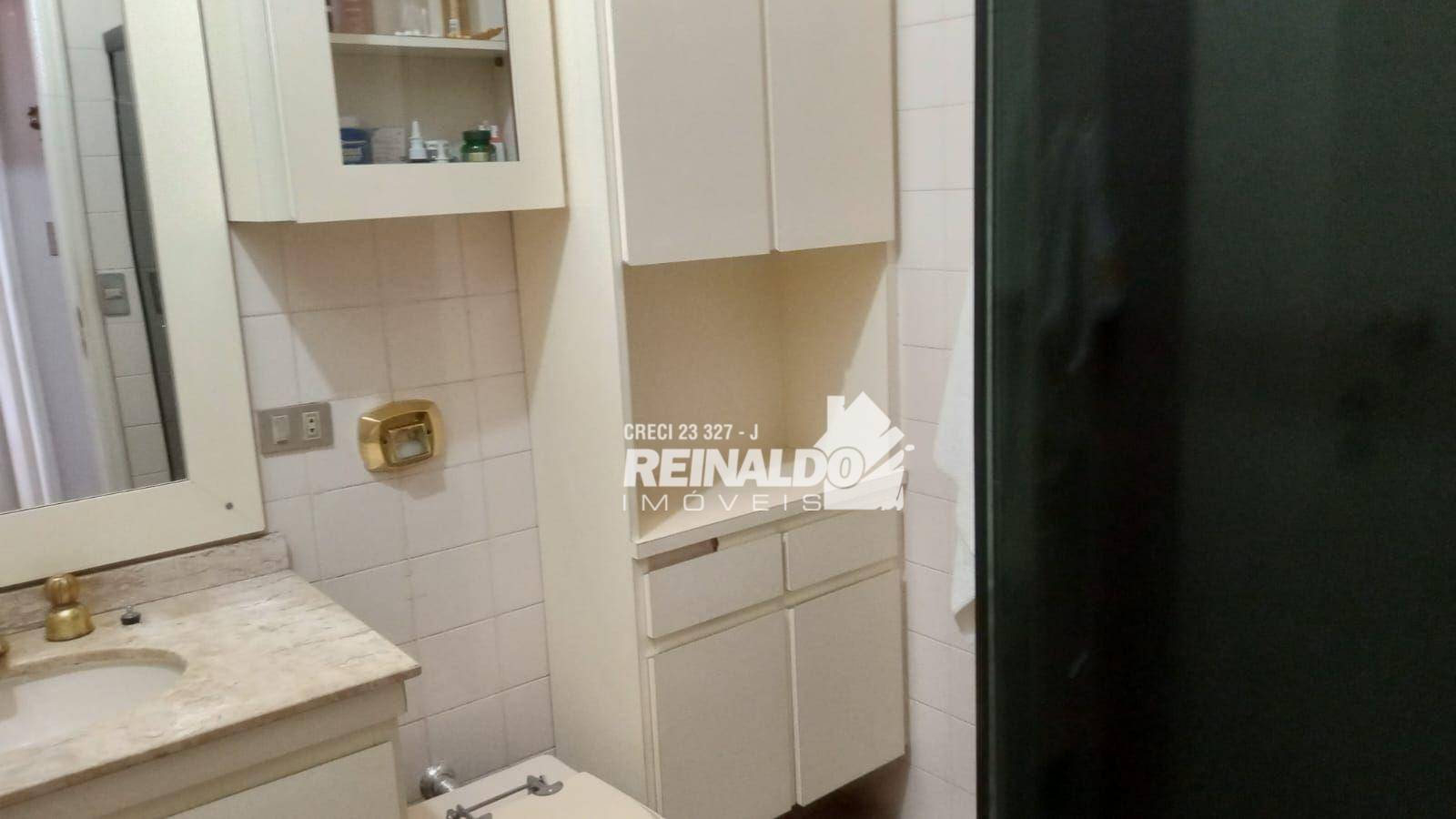 Casa à venda com 3 quartos, 211m² - Foto 2