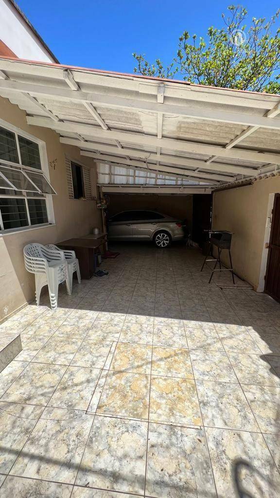 Casa à venda com 4 quartos, 200m² - Foto 2