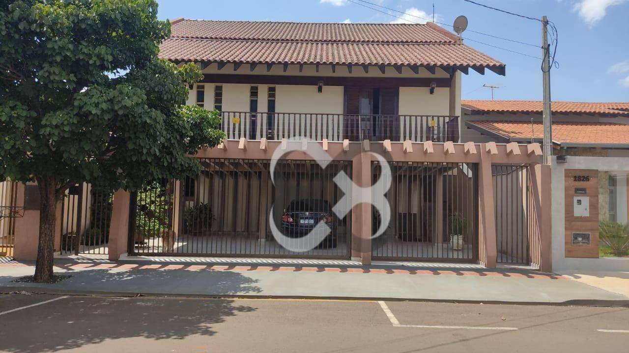Sobrado à venda com 4 quartos, 341m² - Foto 1