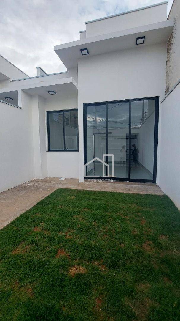 Casa à venda com 3 quartos, 125m² - Foto 1