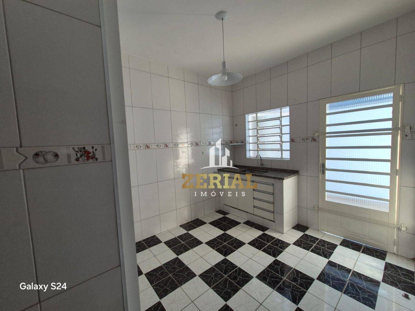 Casa à venda com 2 quartos, 77m² - Foto 4