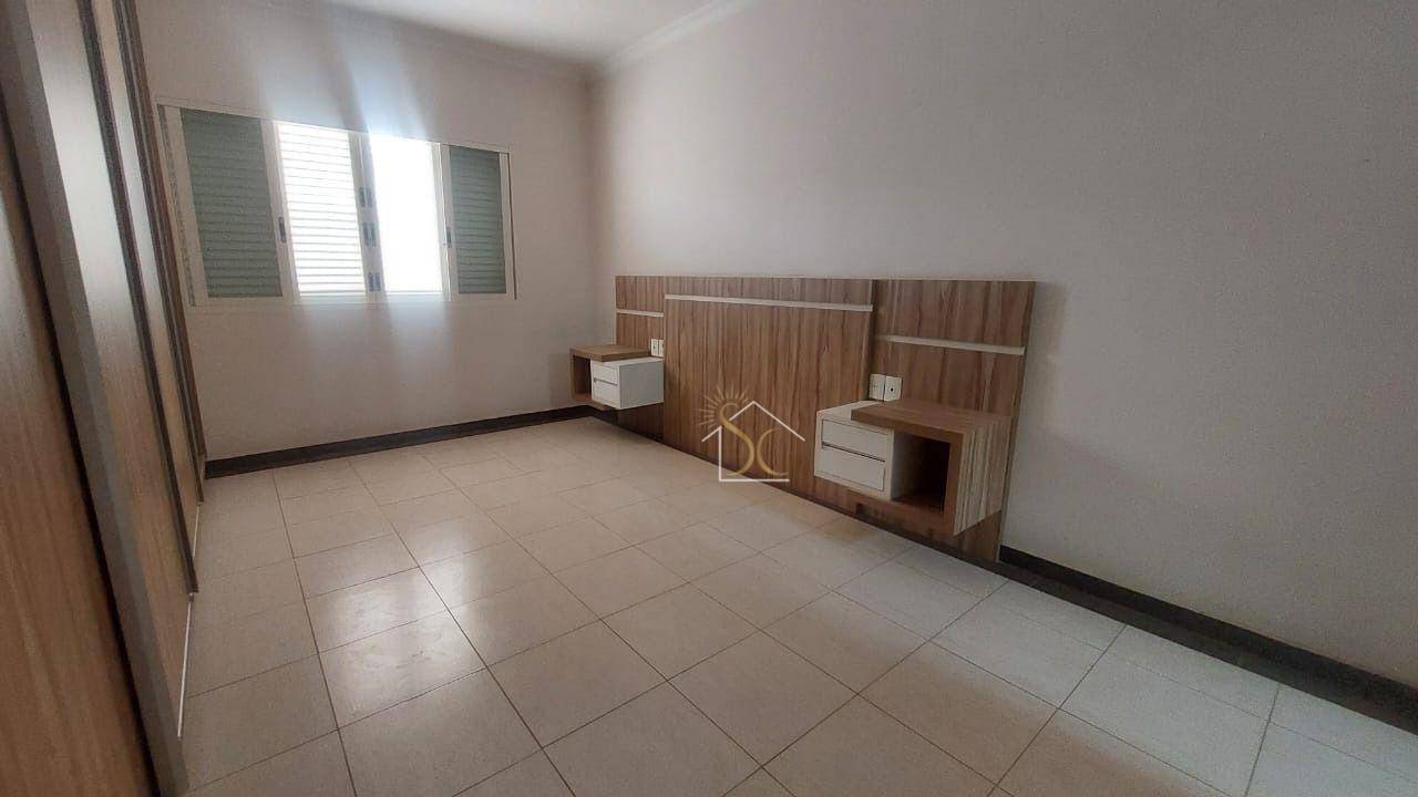 Casa à venda e aluguel com 3 quartos, 182m² - Foto 9