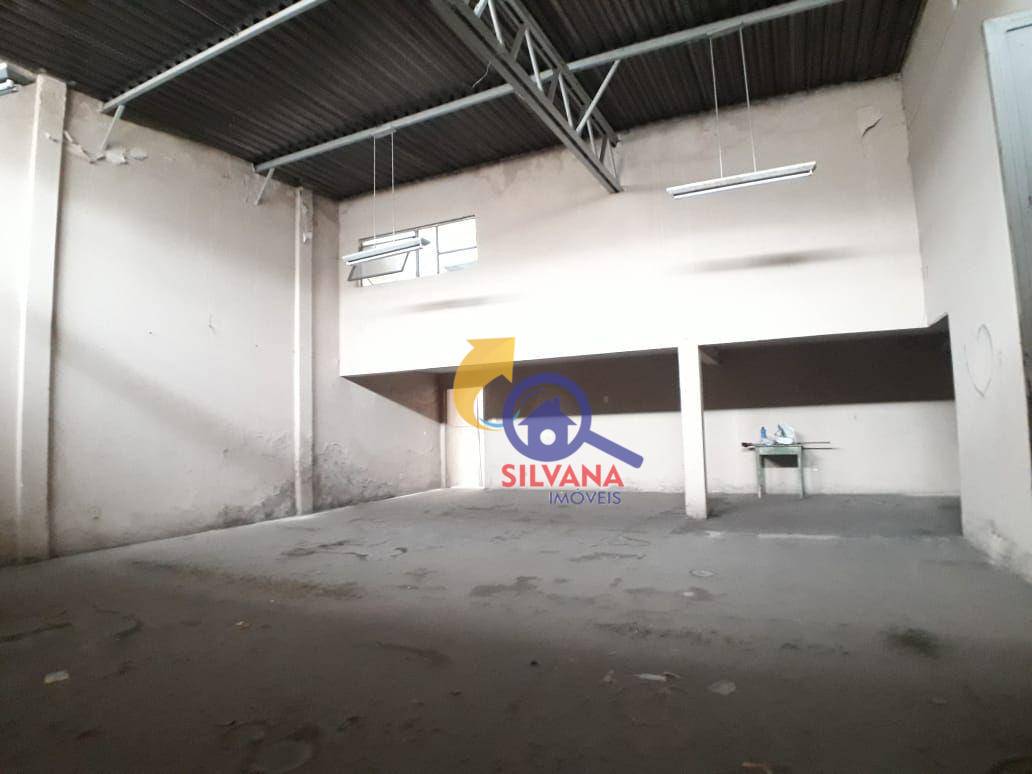 Casa à venda com 9 quartos, 450m² - Foto 1