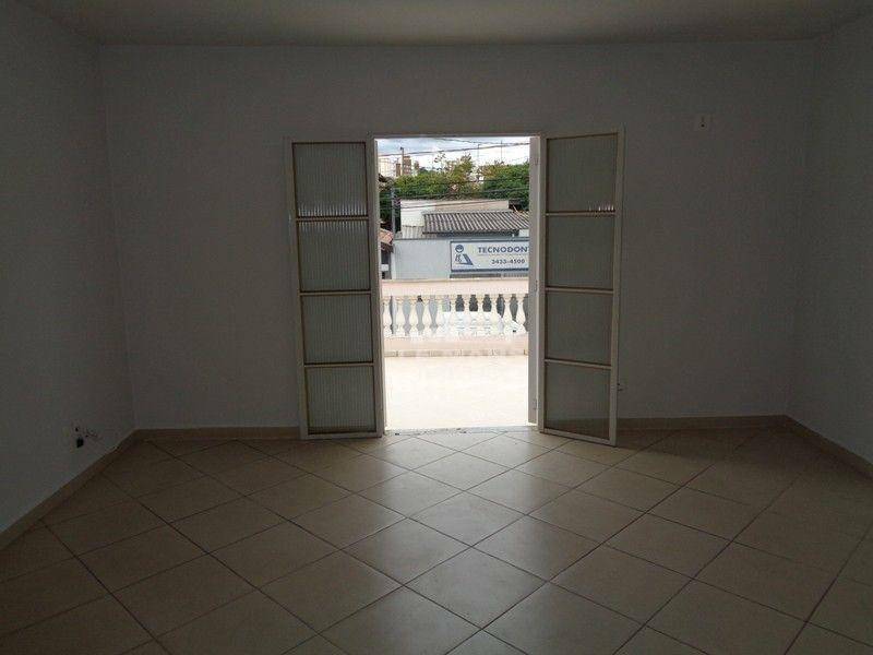 Casa para alugar com 3 quartos, 203m² - Foto 13