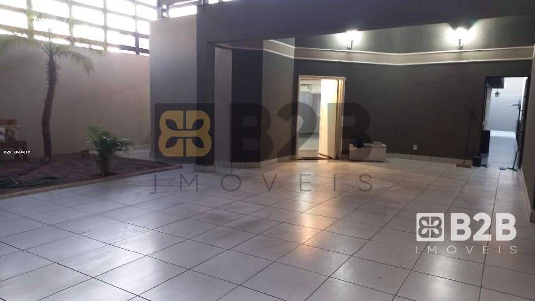Casa à venda com 3 quartos, 250m² - Foto 3