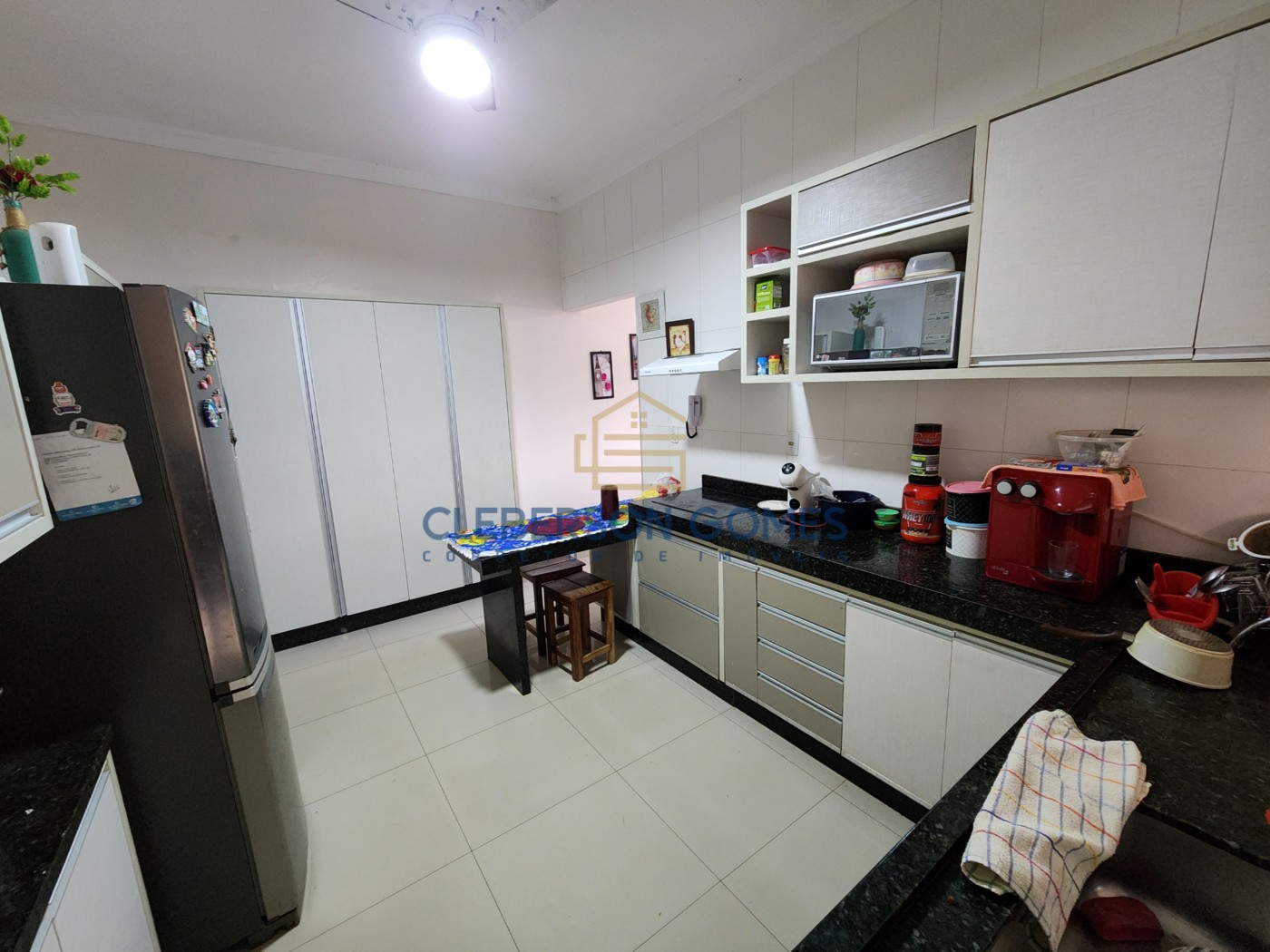 Casa à venda com 3 quartos, 201m² - Foto 8