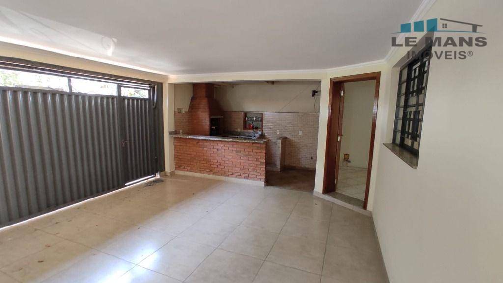 Casa à venda com 3 quartos, 120m² - Foto 1