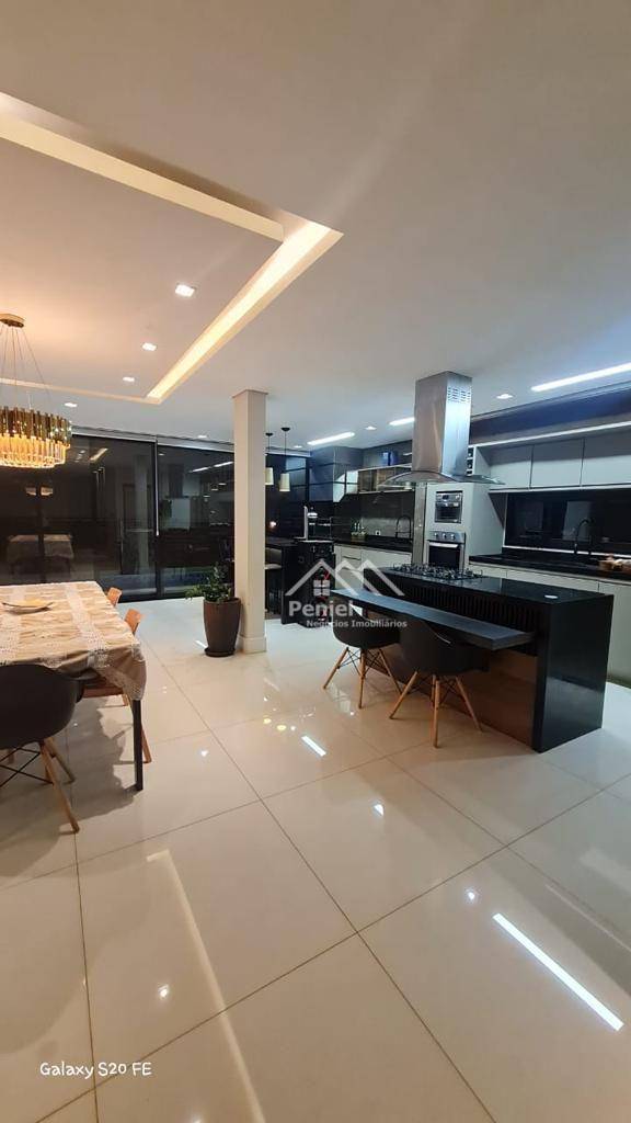 Sobrado à venda com 3 quartos, 225m² - Foto 1