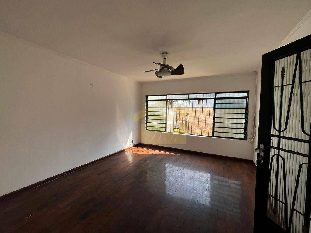 Sobrado à venda e aluguel com 3 quartos, 220m² - Foto 4