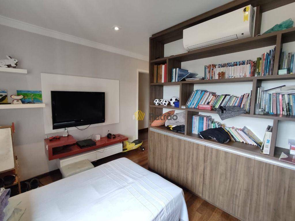 Apartamento à venda com 3 quartos, 242m² - Foto 16