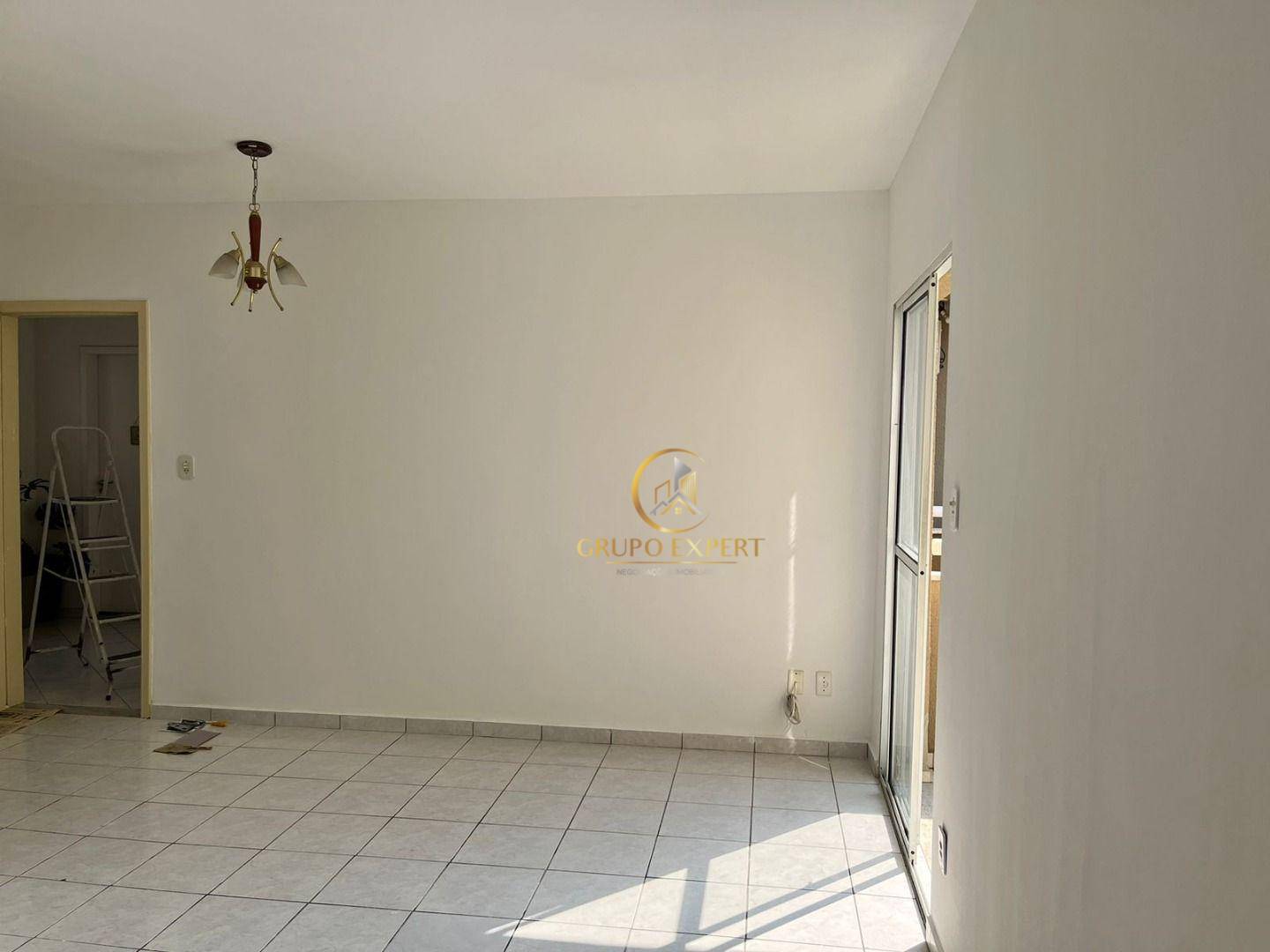 Apartamento à venda com 2 quartos, 62m² - Foto 2