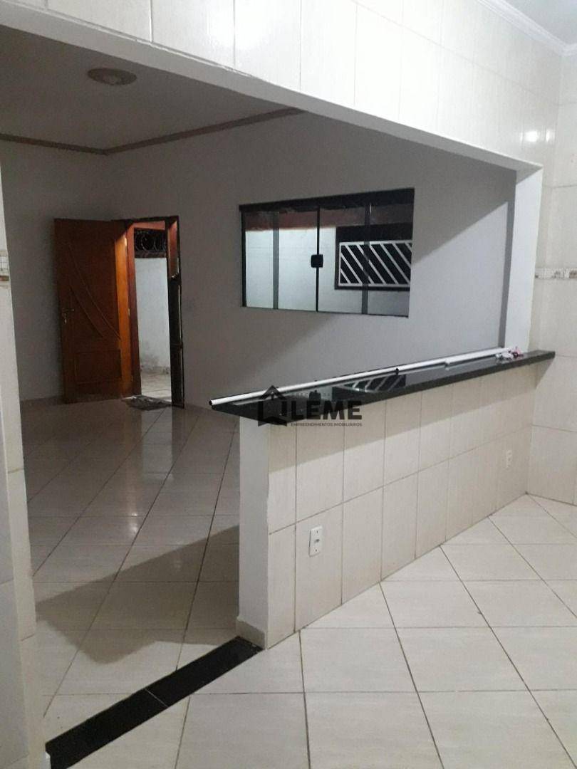 Casa à venda com 2 quartos, 150m² - Foto 1