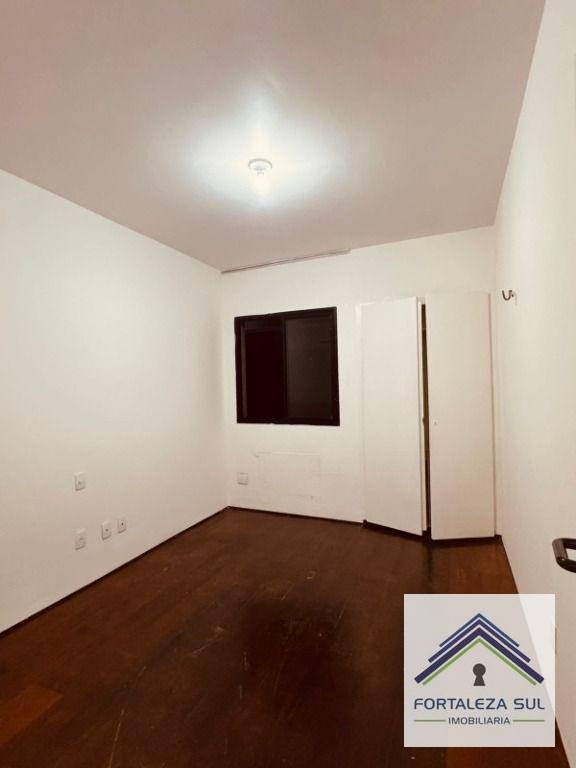 Apartamento para alugar com 3 quartos, 120m² - Foto 8