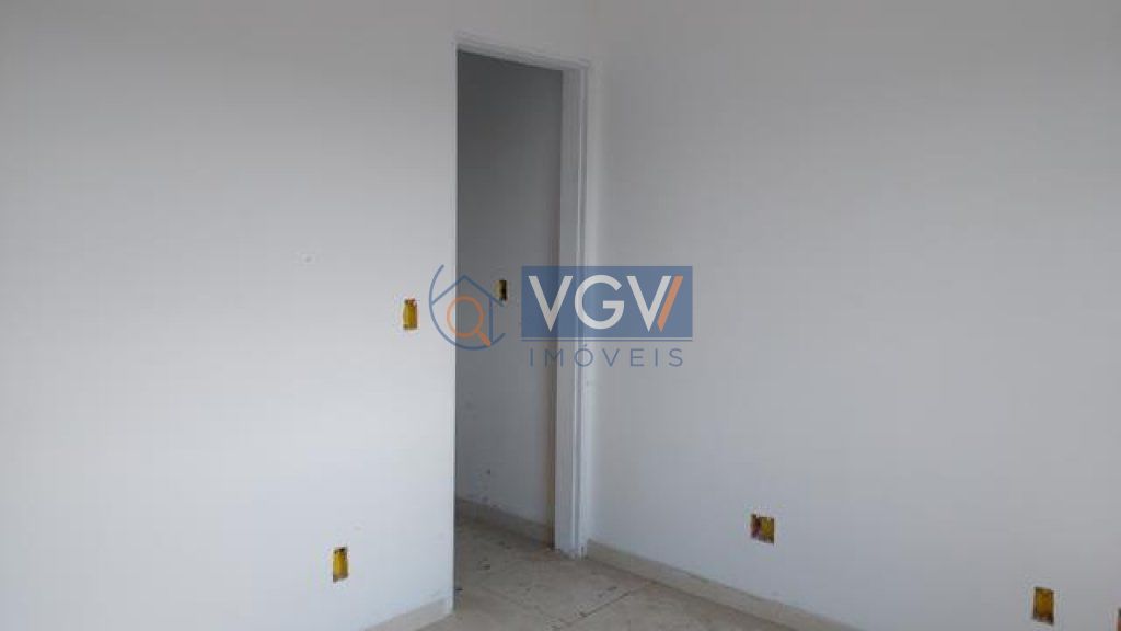 Casa à venda com 2 quartos, 70m² - Foto 10