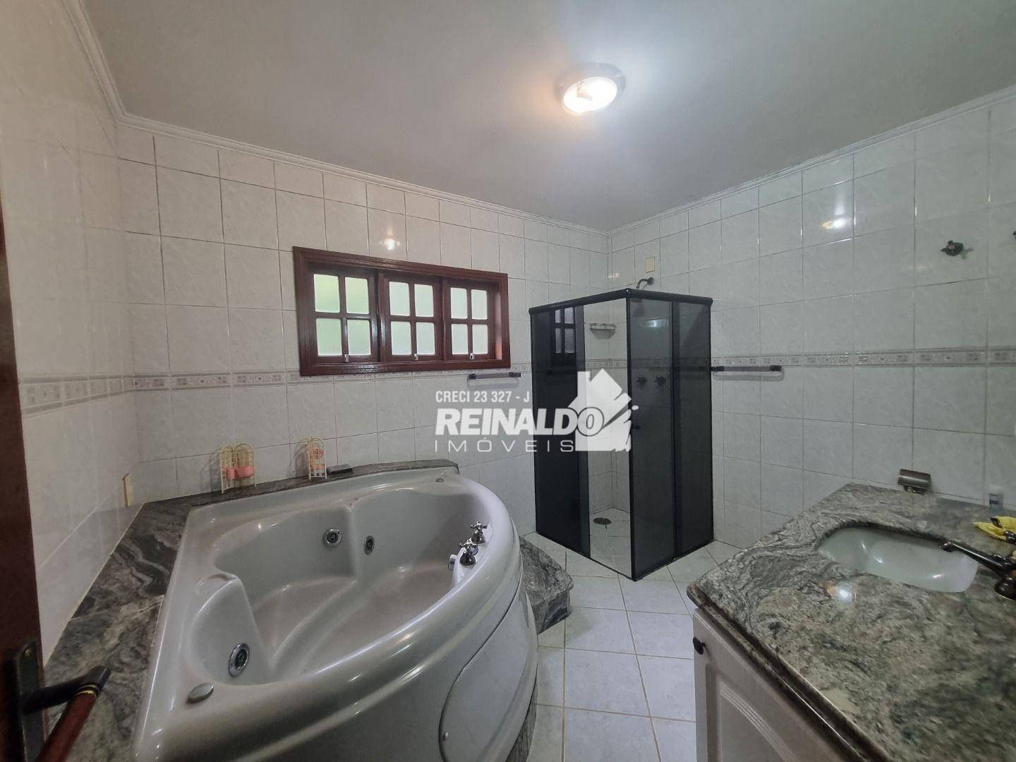 Casa de Condomínio para alugar com 4 quartos, 330m² - Foto 17