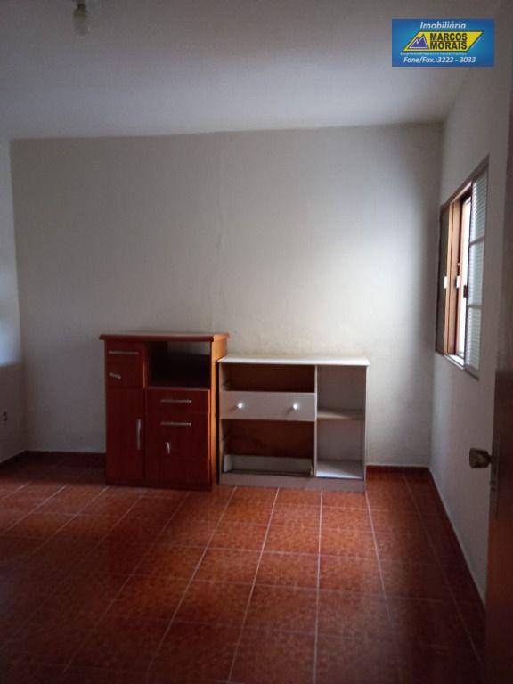 Casa à venda com 2 quartos, 175m² - Foto 4