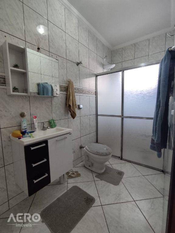 Casa à venda com 3 quartos, 123m² - Foto 11