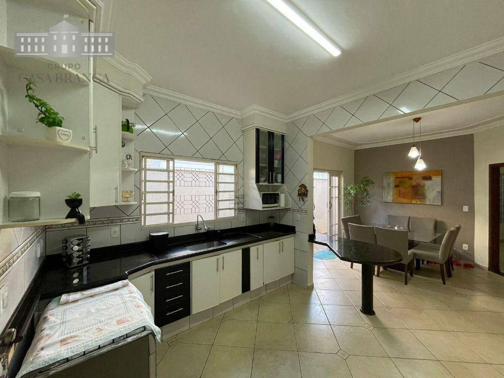 Casa à venda com 4 quartos, 245m² - Foto 10