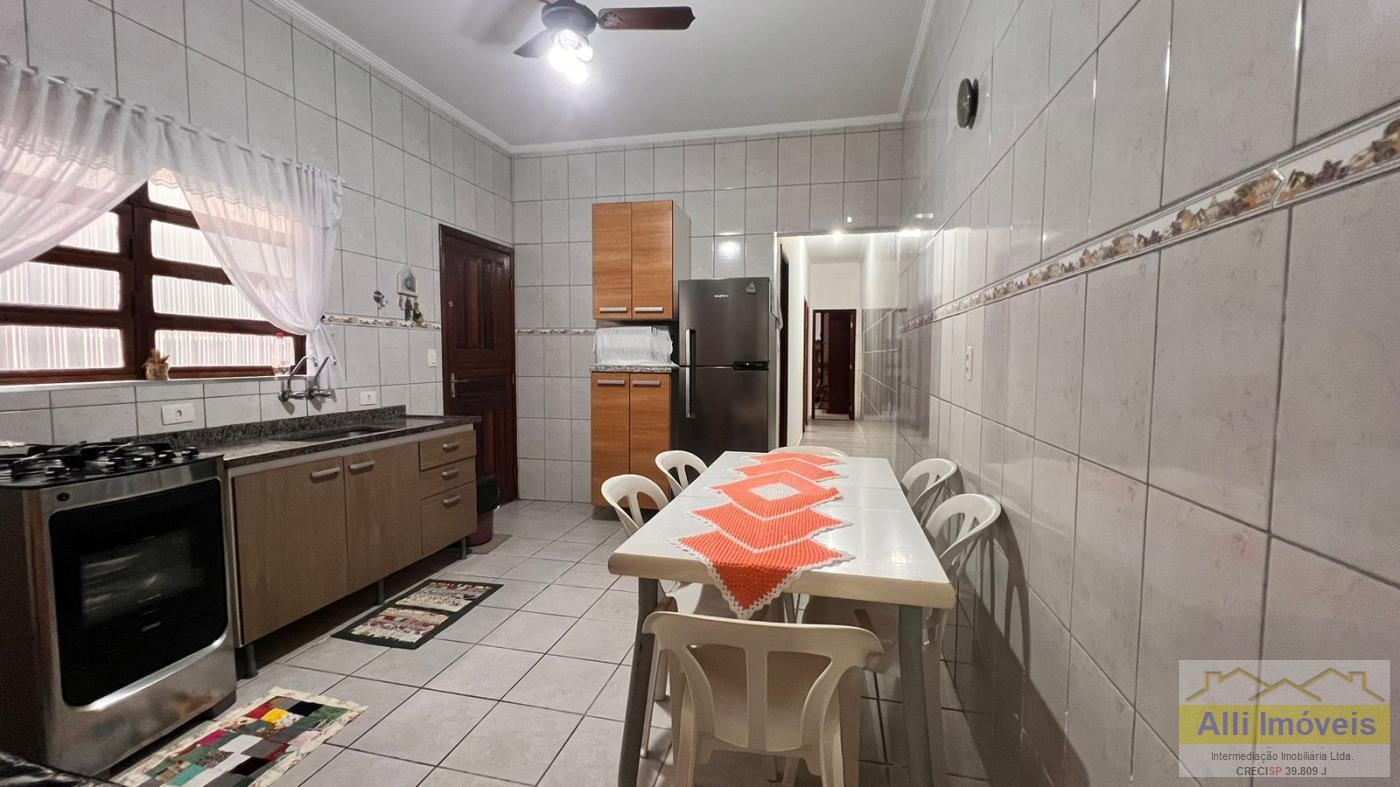 Casa à venda com 3 quartos, 100m² - Foto 2