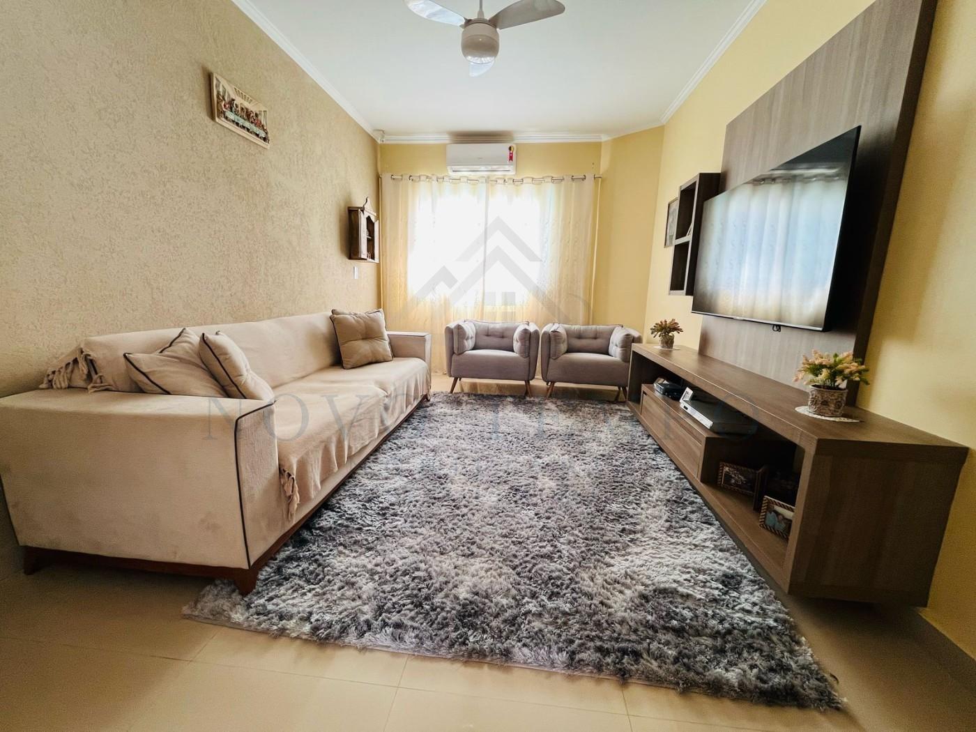 Casa à venda com 2 quartos, 200m² - Foto 1